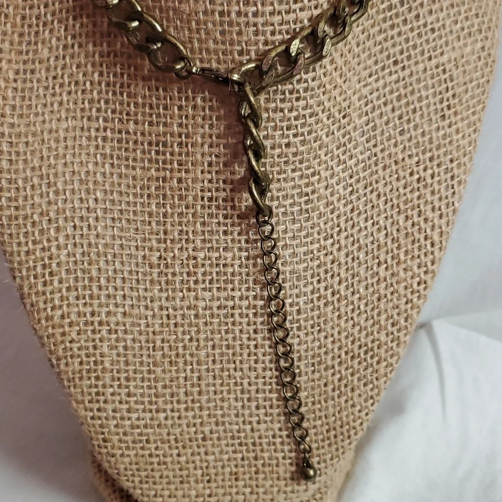 Dramatic statement necklace - Picture 4 of 4